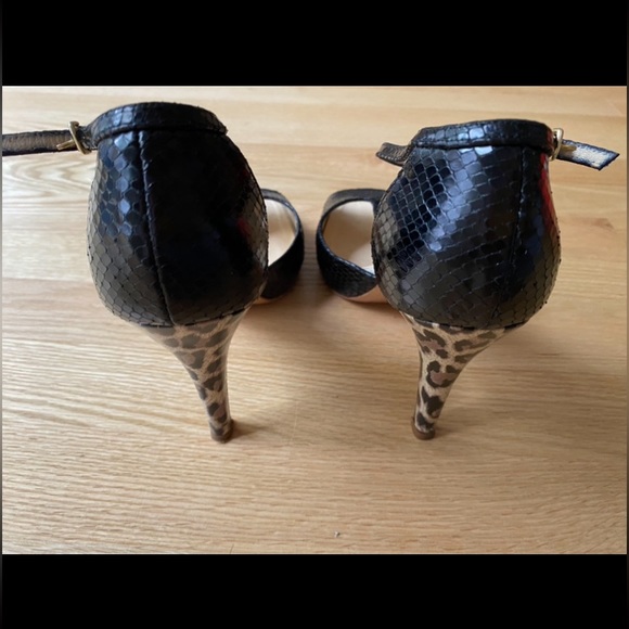 Luciano Padovan Snakeskin Leather T-Strap Peep Toe Pumps - Picture 3 of 10